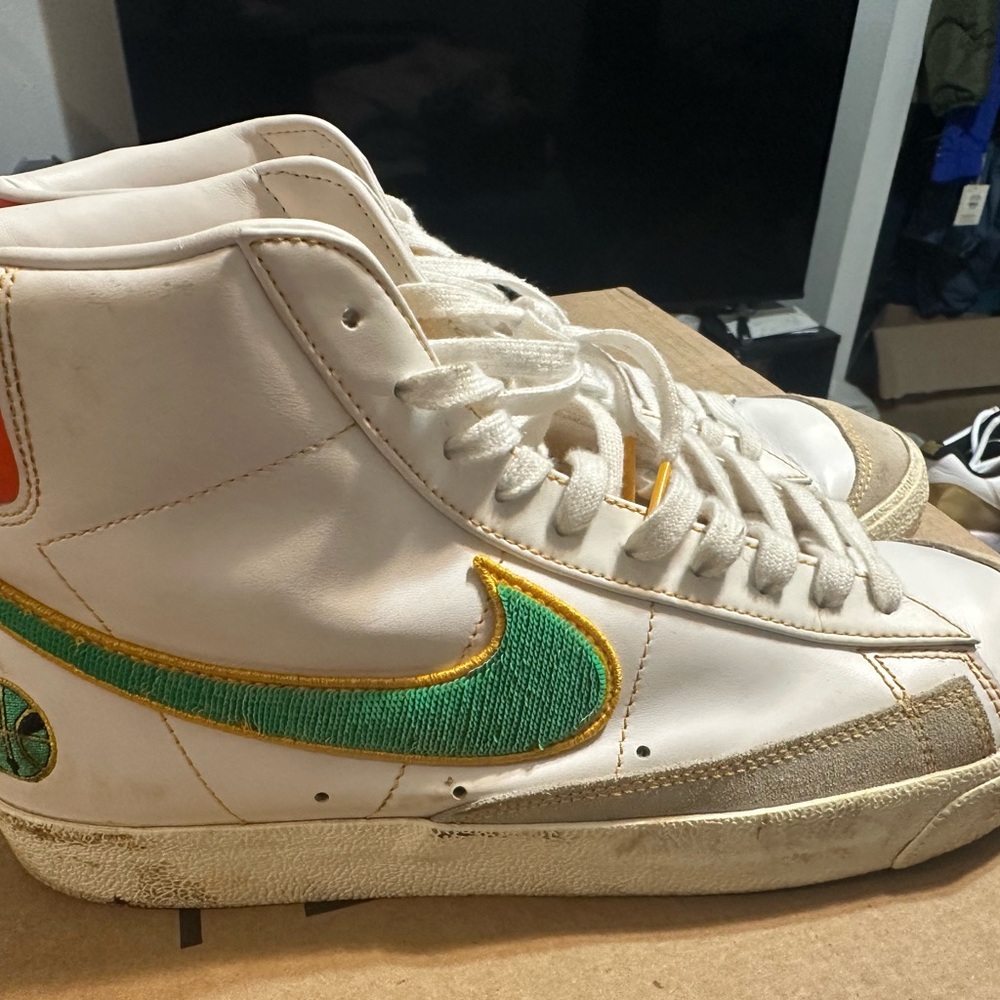 Nike Blazer Mid 77 Vintage Raygun Men's Athletic Sneakers Size 11 White